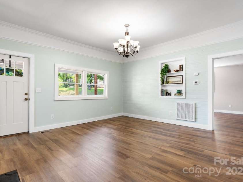 73 20th Avenue, Hickory, NC 28602.  MLS# CAR4264449, YatesRealty ID 27353. 