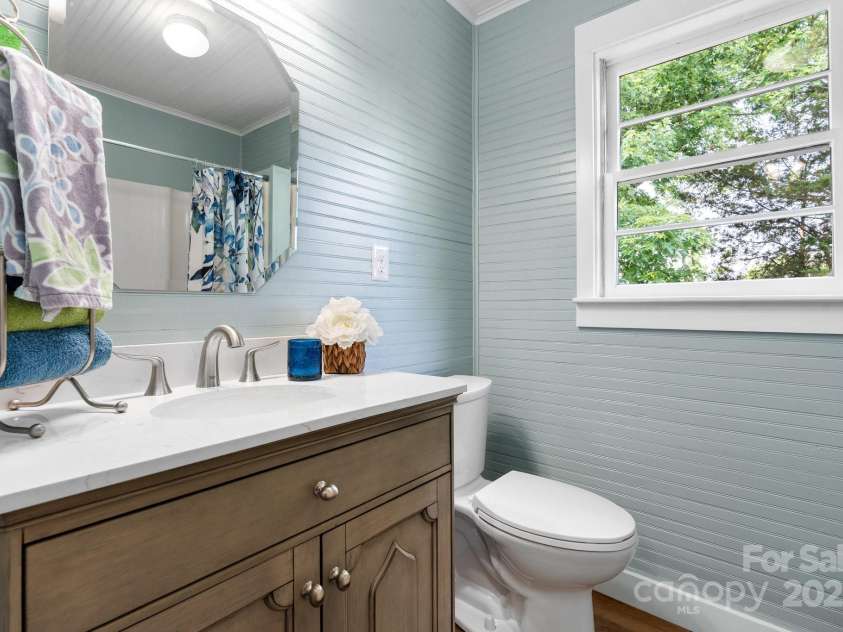 73 20th Avenue, Hickory, NC 28602.  MLS# CAR4264449, YatesRealty ID 27353. 