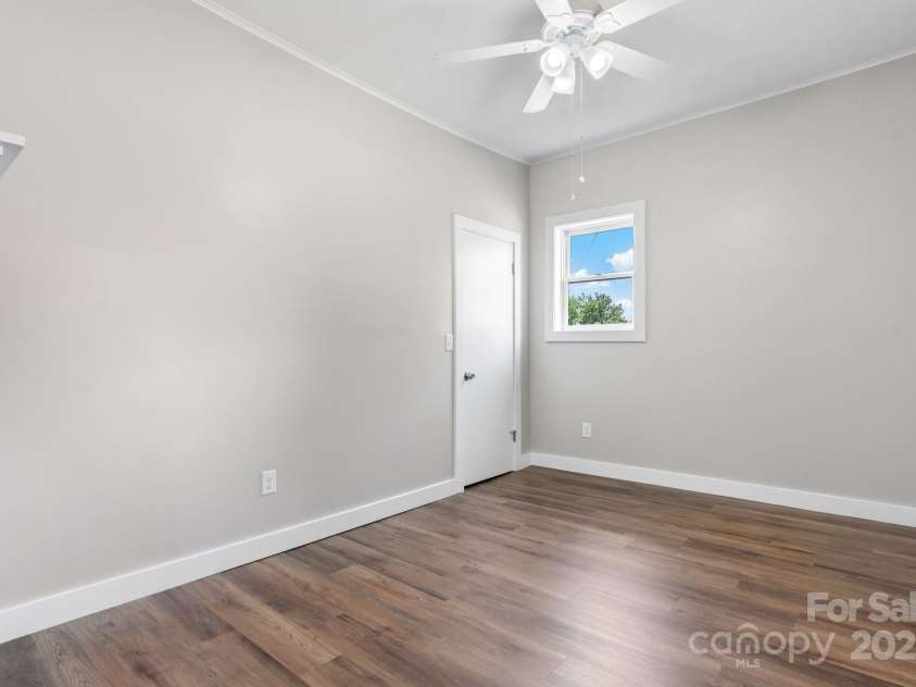 73 20th Avenue, Hickory, NC 28602.  MLS# CAR4264449, YatesRealty ID 27353. 