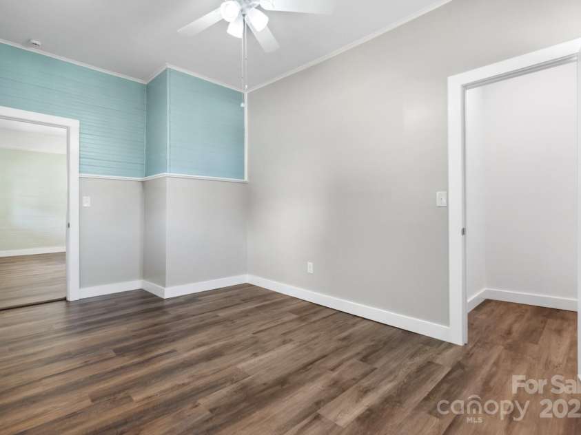 73 20th Avenue, Hickory, NC 28602.  MLS# CAR4264449, YatesRealty ID 27353. 