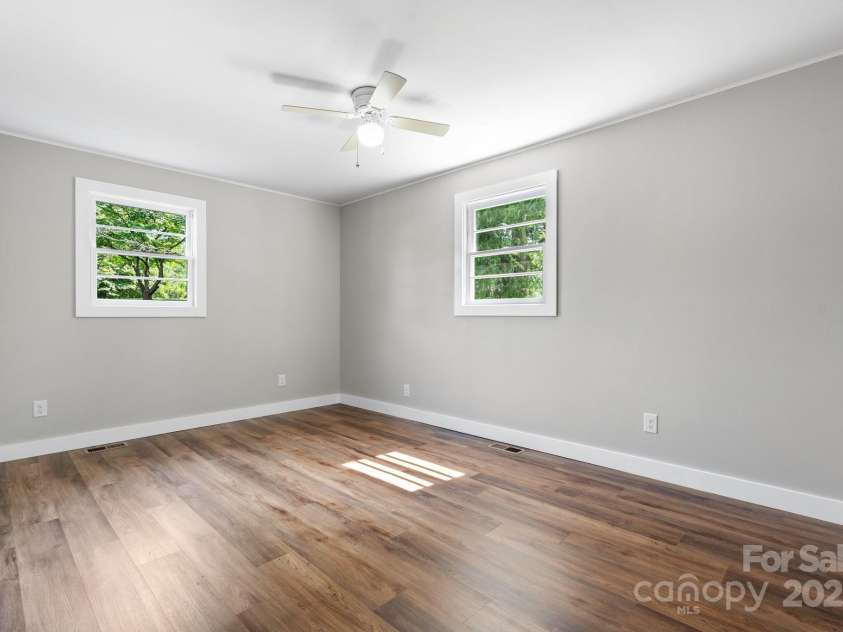 73 20th Avenue, Hickory, NC 28602.  MLS# CAR4264449, YatesRealty ID 27353. 