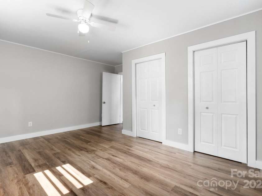 73 20th Avenue, Hickory, NC 28602.  MLS# CAR4264449, YatesRealty ID 27353. 