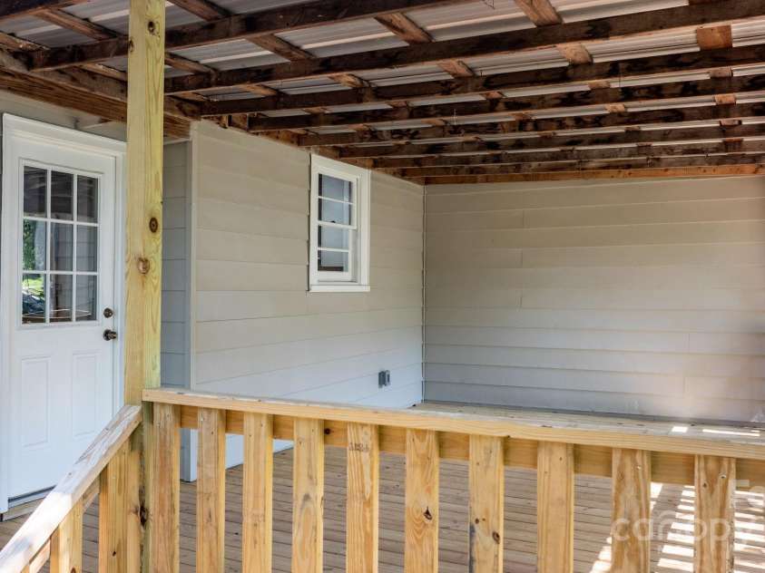 73 20th Avenue, Hickory, NC 28602.  MLS# CAR4264449, YatesRealty ID 27353. 