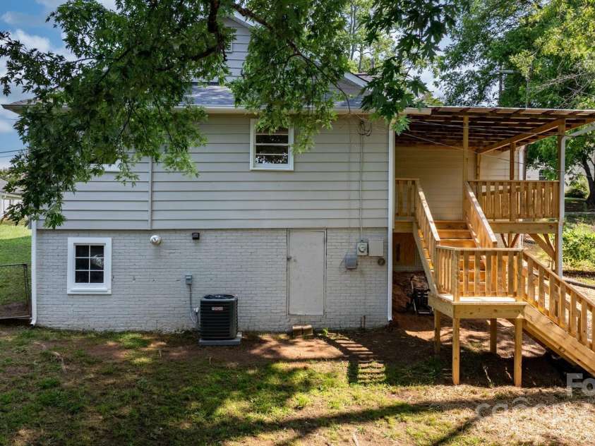 73 20th Avenue, Hickory, NC 28602.  MLS# CAR4264449, YatesRealty ID 27353. 