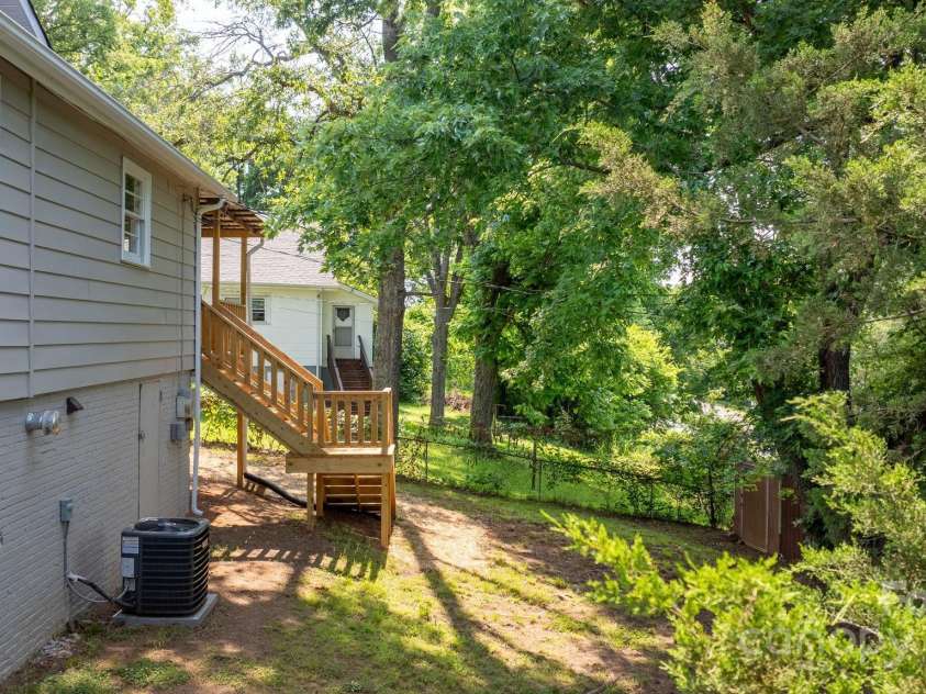 73 20th Avenue, Hickory, NC 28602.  MLS# CAR4264449, YatesRealty ID 27353. 