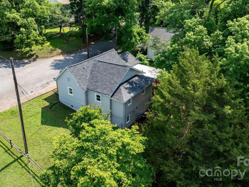 73 20th Avenue, Hickory, NC 28602.  MLS# CAR4264449, YatesRealty ID 27353. 