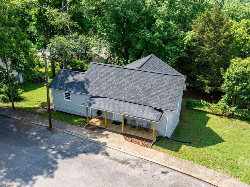 73 20th Avenue, Hickory, NC 28602.  MLS# CAR4264449, YatesRealty ID 27353. 