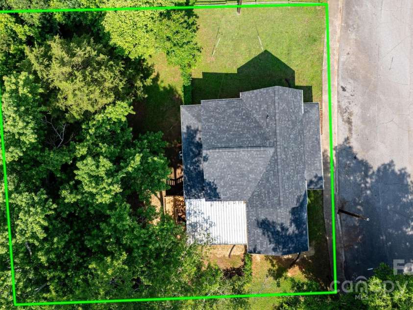 73 20th Avenue, Hickory, NC 28602.  MLS# CAR4264449, YatesRealty ID 27353. 