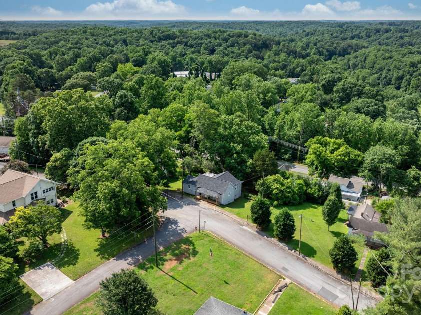 73 20th Avenue, Hickory, NC 28602.  MLS# CAR4264449, YatesRealty ID 27353. 