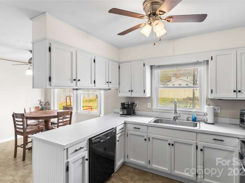 1448 Morrocroft Trail, Gastonia, NC 28054.  MLS# CAR4235480, YatesRealty ID 27354. 