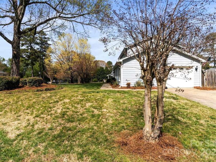 1448 Morrocroft Trail, Gastonia, NC 28054.  MLS# CAR4235480, YatesRealty ID 27354. 