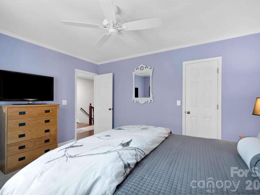 421 Sardis Lane, Charlotte, NC 28270.  MLS# CAR4363122, YatesRealty ID 27355. 