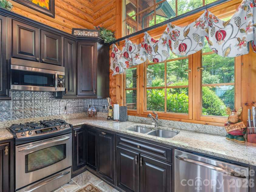 574 Leatherwood Drive, Maggie Valley, NC 28751.  MLS# CAR4385274, YatesRealty ID 27356. 
