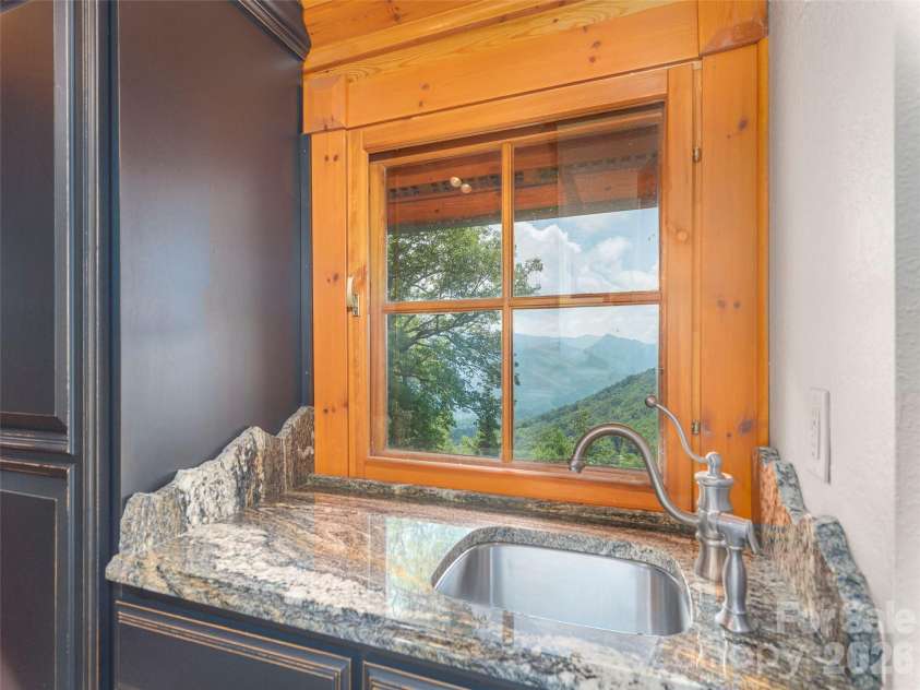 574 Leatherwood Drive, Maggie Valley, NC 28751.  MLS# CAR4385274, YatesRealty ID 27356. 