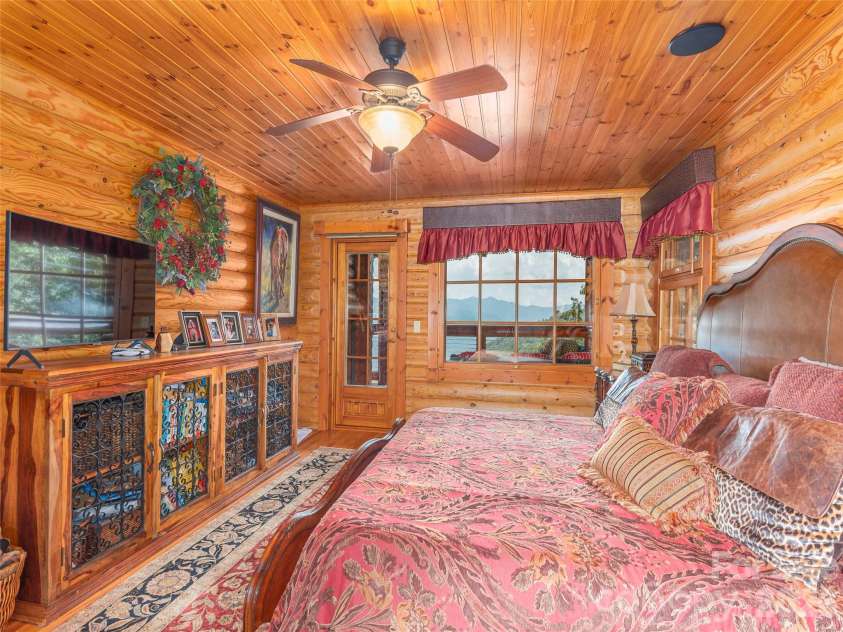 574 Leatherwood Drive, Maggie Valley, NC 28751.  MLS# CAR4385274, YatesRealty ID 27356. 