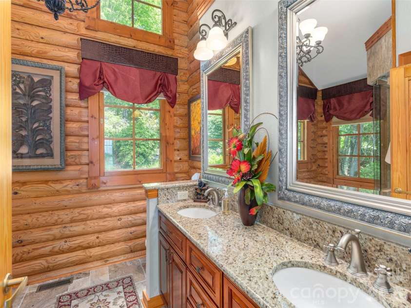 574 Leatherwood Drive, Maggie Valley, NC 28751.  MLS# CAR4385274, YatesRealty ID 27356. 