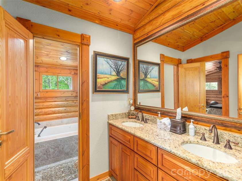574 Leatherwood Drive, Maggie Valley, NC 28751.  MLS# CAR4385274, YatesRealty ID 27356. 