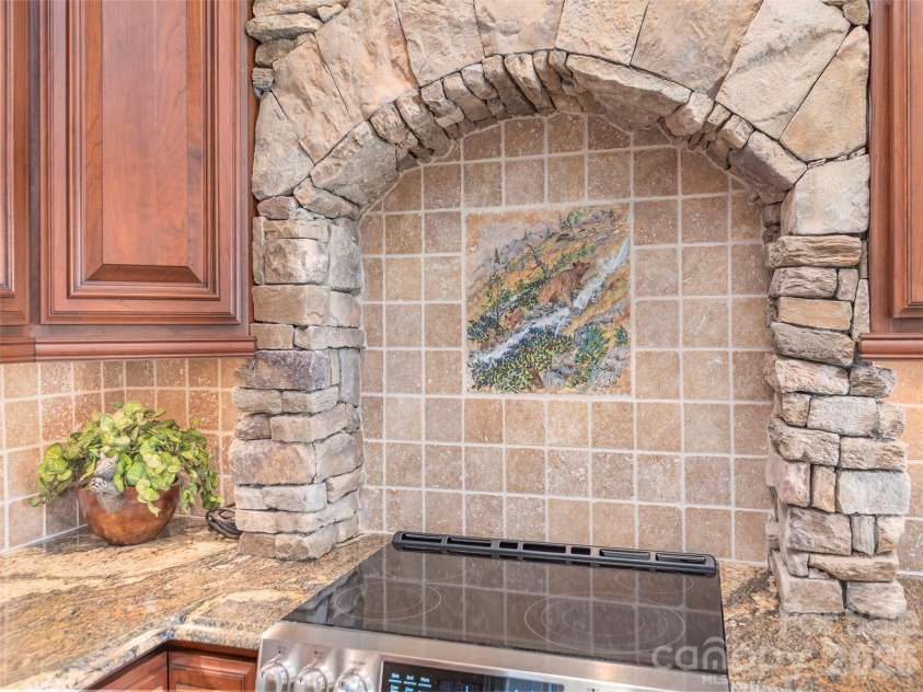 574 Leatherwood Drive, Maggie Valley, NC 28751.  MLS# CAR4385274, YatesRealty ID 27356. 