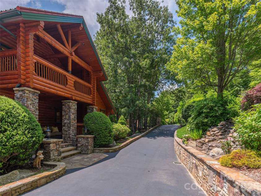 574 Leatherwood Drive, Maggie Valley, NC 28751.  MLS# CAR4385274, YatesRealty ID 27356. 
