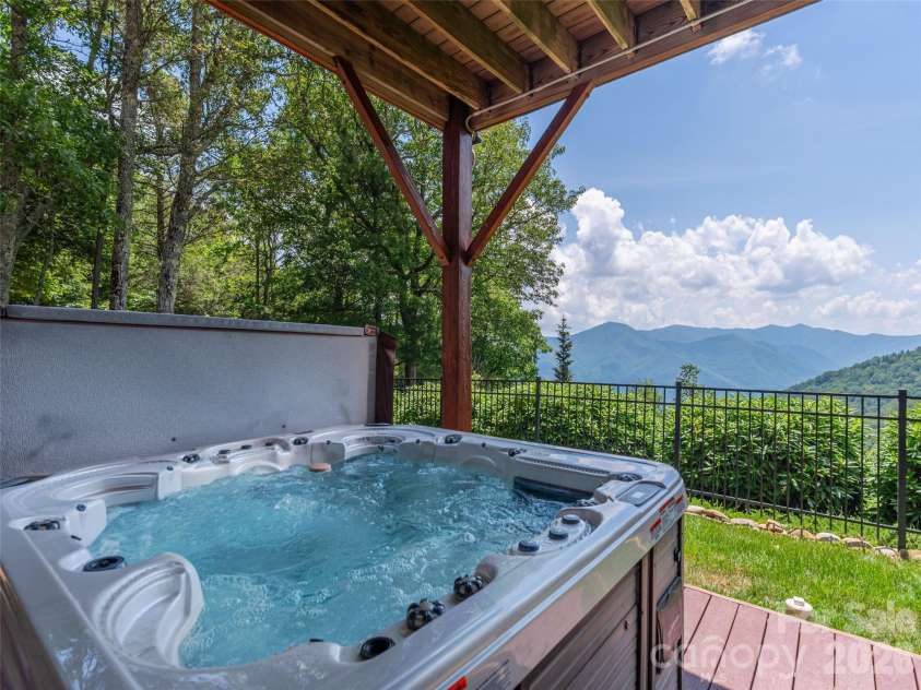 574 Leatherwood Drive, Maggie Valley, NC 28751.  MLS# CAR4385274, YatesRealty ID 27356. 