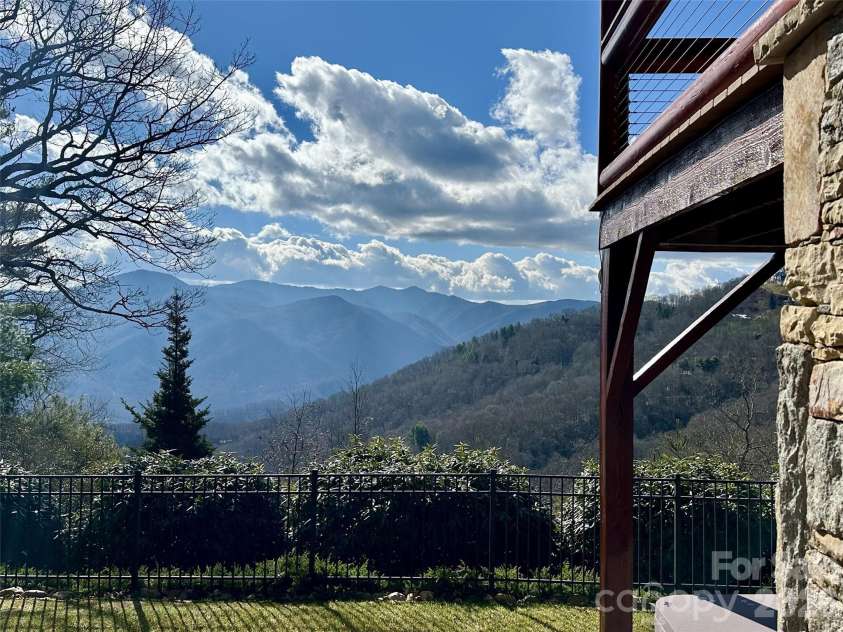 574 Leatherwood Drive, Maggie Valley, NC 28751.  MLS# CAR4385274, YatesRealty ID 27356. 