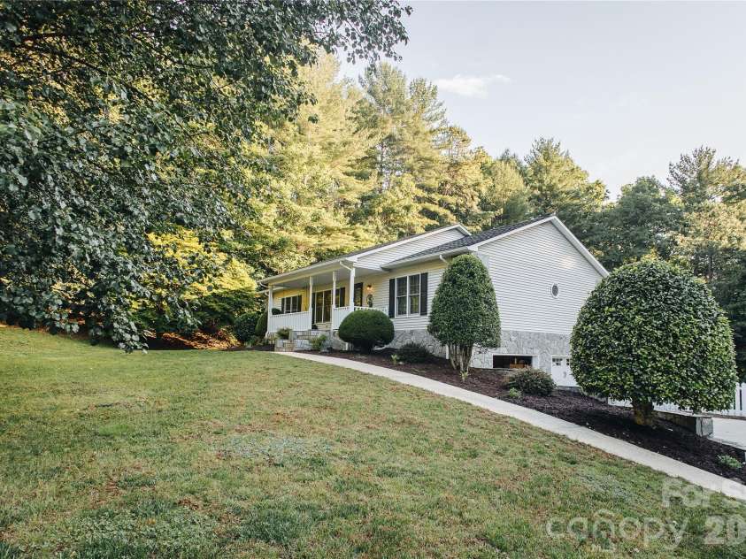 768 Deep Woods Drive, Marion, NC 28752.  MLS# CAR4386963, YatesRealty ID 27358. 