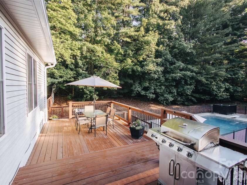 768 Deep Woods Drive, Marion, NC 28752.  MLS# CAR4386963, YatesRealty ID 27358. 