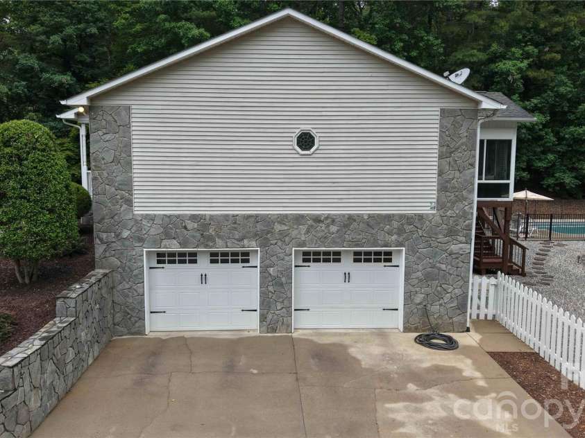 768 Deep Woods Drive, Marion, NC 28752.  MLS# CAR4386963, YatesRealty ID 27358. 