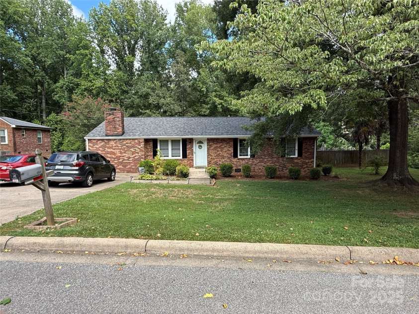 804 Lee Street, Kings Mountain, NC 28086.  MLS# CAR4278611, YatesRealty ID 27358. 