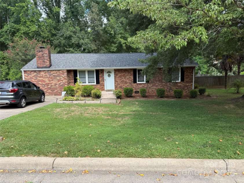 804 Lee Street, Kings Mountain, NC 28086.  MLS# CAR4278611, YatesRealty ID 27358. 