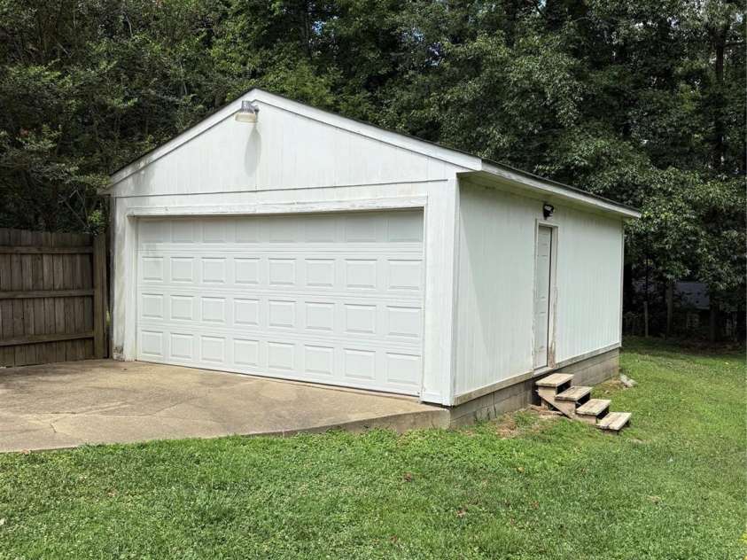 804 Lee Street, Kings Mountain, NC 28086.  MLS# CAR4278611, YatesRealty ID 27358. 