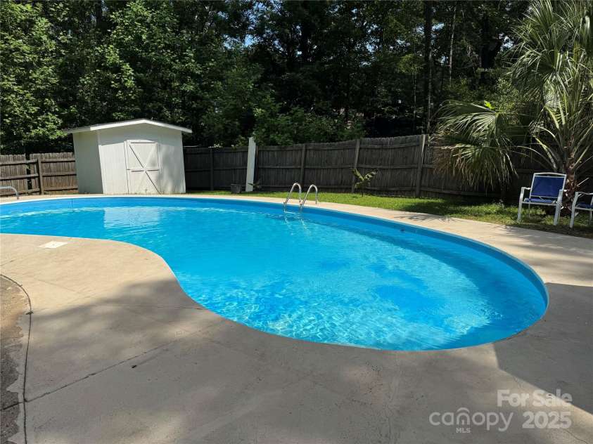 804 Lee Street, Kings Mountain, NC 28086.  MLS# CAR4278611, YatesRealty ID 27358. 