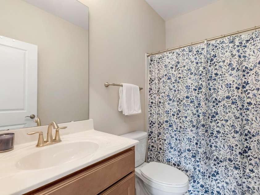 11023 Kilkenny Drive, Charlotte, NC 28277.  MLS# CAR4278012, YatesRealty ID 27359. 3rd ensuite bathroom