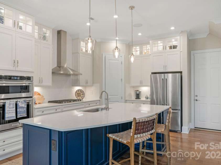 11023 Kilkenny Drive, Charlotte, NC 28277.  MLS# CAR4278012, YatesRealty ID 27359. Bright Open and Upgraded Kitchen