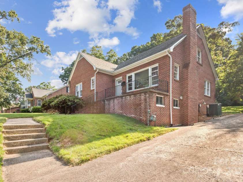 113 Falls Street, Morganton, NC 28655.  MLS# CAR4281993, YatesRealty ID 27360. 