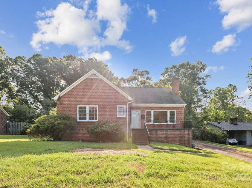 113 Falls Street, Morganton, NC 28655.  MLS# CAR4281993, YatesRealty ID 27360. 