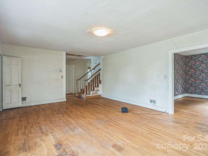 113 Falls Street, Morganton, NC 28655.  MLS# CAR4281993, YatesRealty ID 27360. 