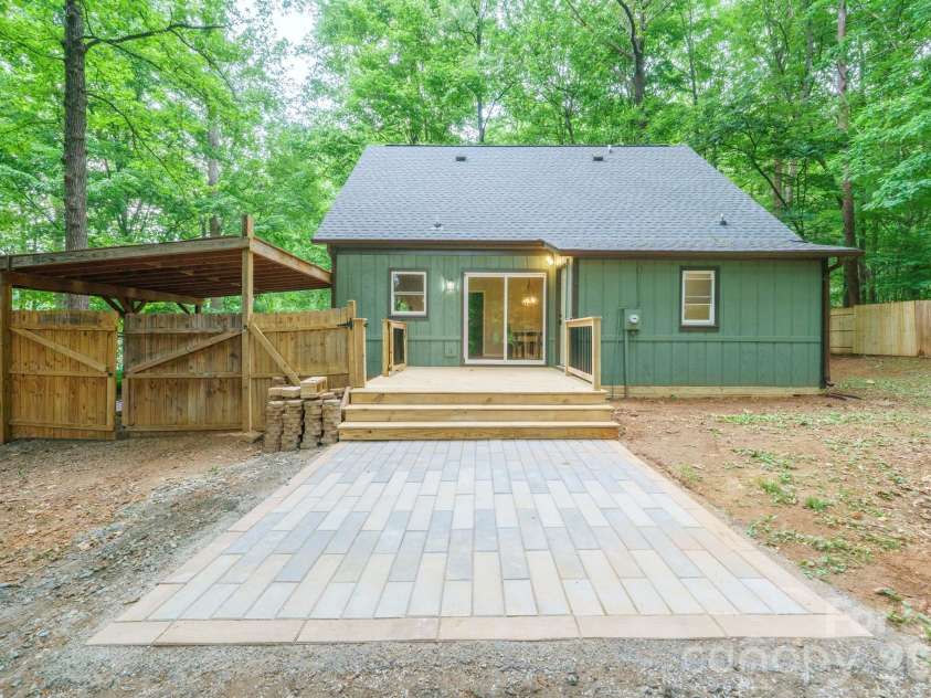 727 Boulder Place, Statesville, NC 28625.  MLS# CAR4380321, YatesRealty ID 27360. 