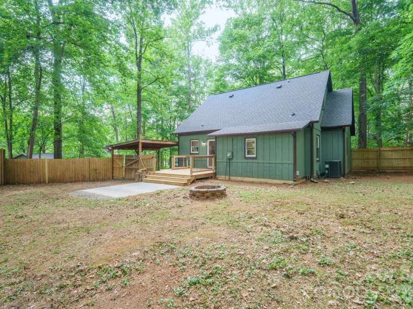 727 Boulder Place, Statesville, NC 28625.  MLS# CAR4380321, YatesRealty ID 27360. 