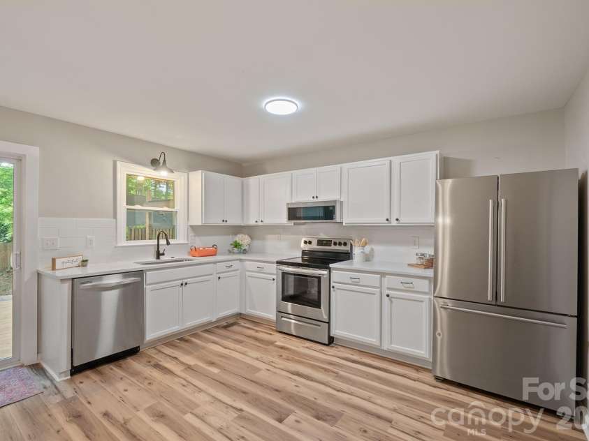 727 Boulder Place, Statesville, NC 28625.  MLS# CAR4380321, YatesRealty ID 27360. 