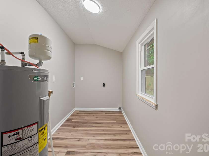 727 Boulder Place, Statesville, NC 28625.  MLS# CAR4380321, YatesRealty ID 27360. 