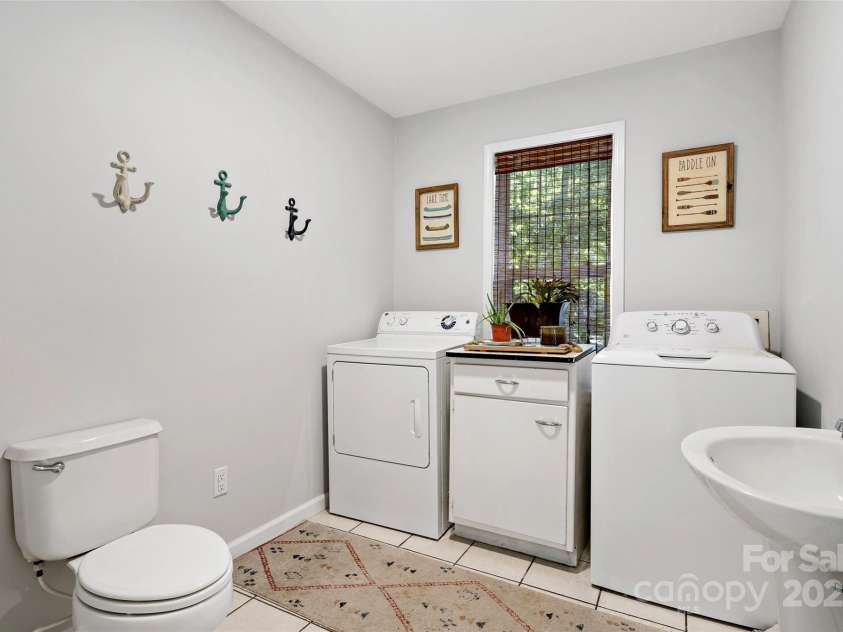 1181 Forest Lake Heights Drive, Nebo, NC 28761.  MLS# CAR4273270, YatesRealty ID 27361. Main Level LAUNDRY/Half Bath