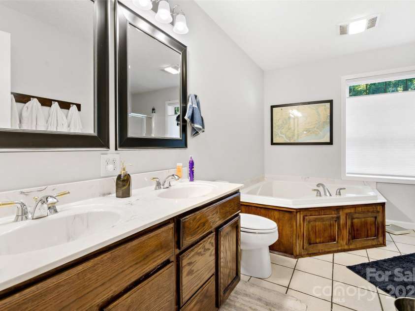 1181 Forest Lake Heights Drive, Nebo, NC 28761.  MLS# CAR4273270, YatesRealty ID 27361. Main Level Primary Bathroom