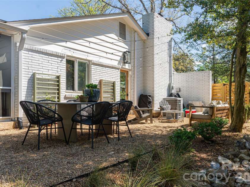 15 Red Oak Road, Asheville, NC 28804.  MLS# CAR4367200, YatesRealty ID 27362. 