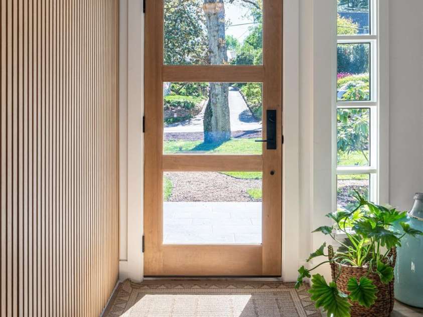 15 Red Oak Road, Asheville, NC 28804.  MLS# CAR4367200, YatesRealty ID 27362. Entry