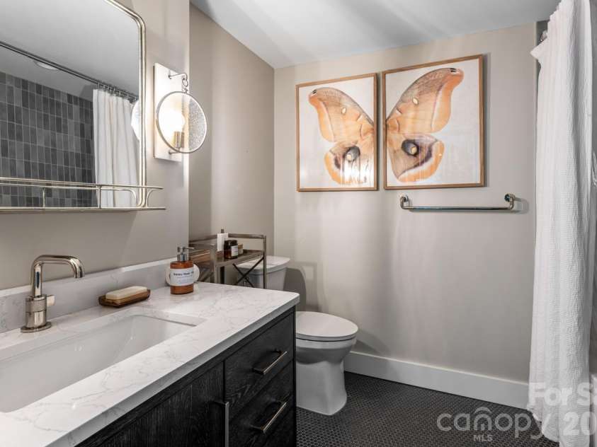 15 Red Oak Road, Asheville, NC 28804.  MLS# CAR4367200, YatesRealty ID 27362. Lower Level Bathroom