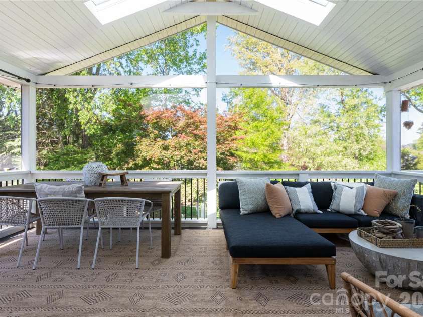 15 Red Oak Road, Asheville, NC 28804.  MLS# CAR4367200, YatesRealty ID 27362. Main Level Sun Room