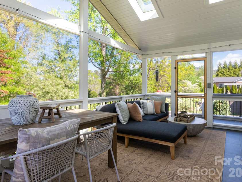 15 Red Oak Road, Asheville, NC 28804.  MLS# CAR4367200, YatesRealty ID 27362. Main Level Sun Room