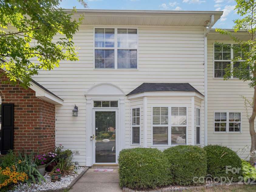 3702 Melrose Cottage Drive, Matthews, NC 28105.  MLS# CAR4275953, YatesRealty ID 27362. 