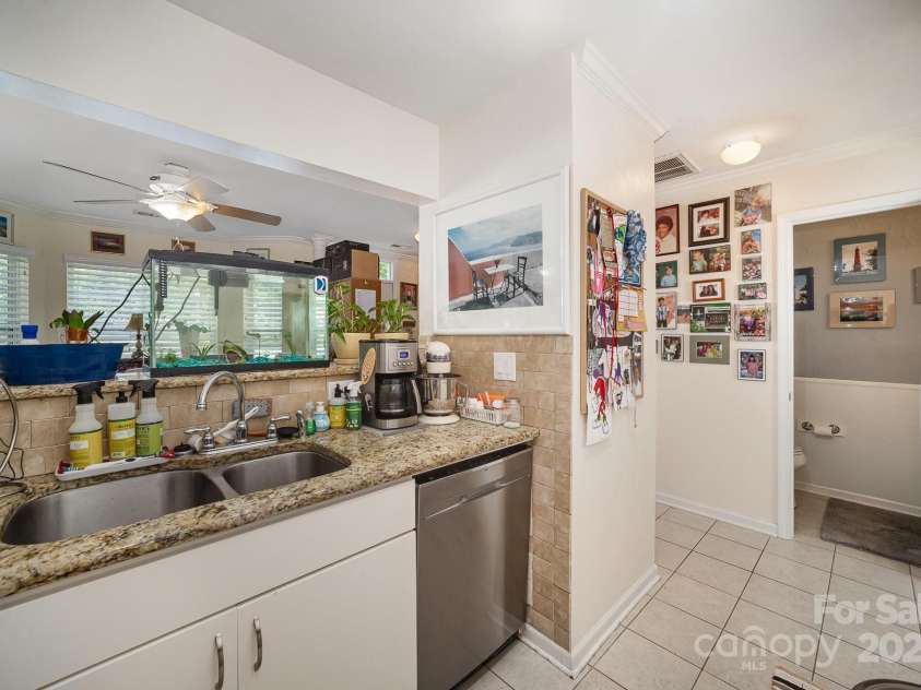 3702 Melrose Cottage Drive, Matthews, NC 28105.  MLS# CAR4275953, YatesRealty ID 27362. 